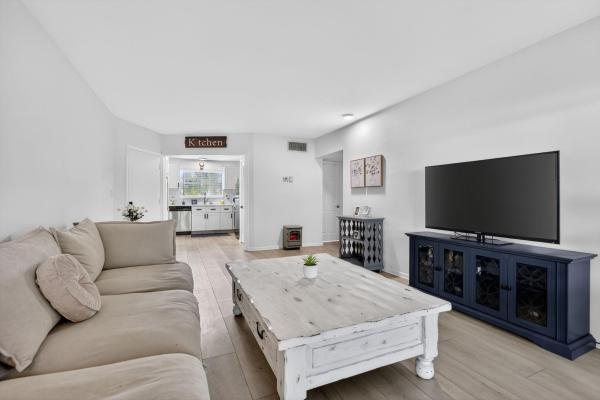 Blair House East, 91 Willow Rd #104, Tequesta, Florida 33469, image 1