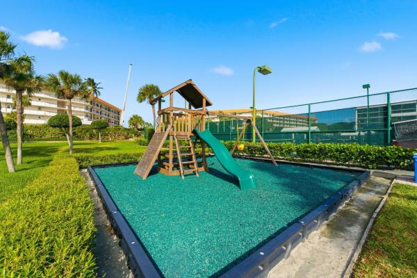 Yacht & Racquet Club Of Boca Raton, 2727 N Ocean Blvd #3010, Boca Raton, Florida 33431, image 2