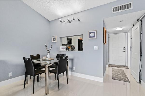 5530 Lakeside Dr #203, Margate, Florida 33063, image 1