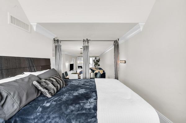 The Four Seasons, 333 S Sunset Dr #204, Fort Lauderdale, Florida 33301, image 1