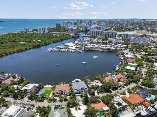 Devon House, 2751 NE 15th St #103, Fort Lauderdale, Florida 33304, image 2