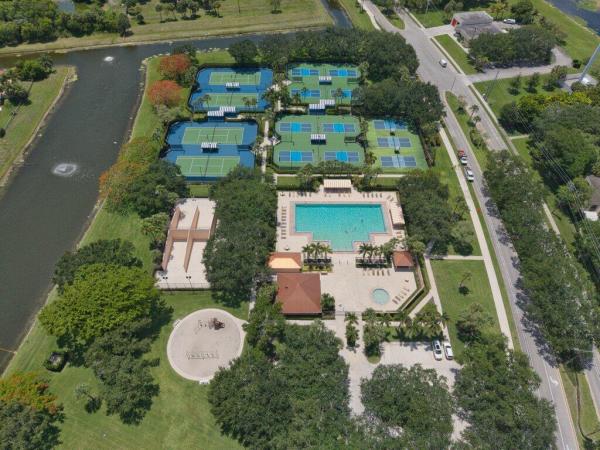 Village Of Sandalwood Lakes South, 5701 57th Way, West Palm Beach, Florida 33409, image 2