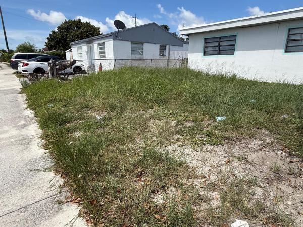 Woodland Heights, 4801 Parker Ave, West Palm Beach, Florida 33405, image 2