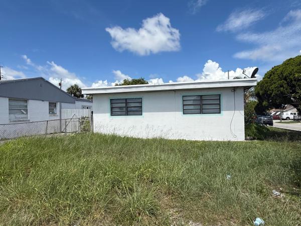 Woodland Heights, 4801 Parker Ave, West Palm Beach, Florida 33405, image 1