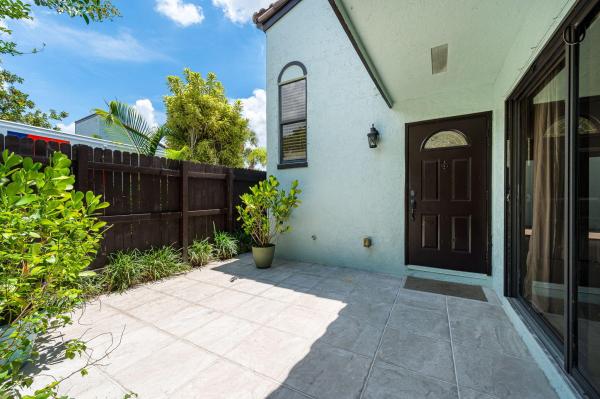 Pineapple Walk, 22300 Pineapple Walk Dr, Boca Raton, Florida 33433, image 1