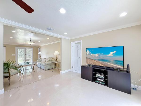 Plantation Hills, 851 E Plantation Cir, Plantation, Florida 33324, image 2