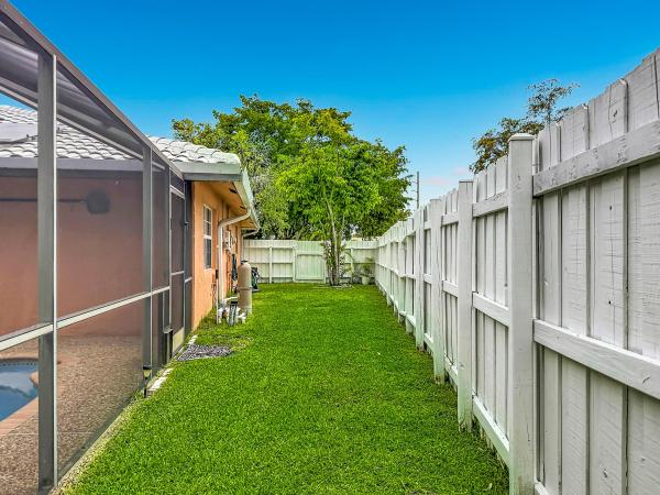 Plantation Hills, 851 E Plantation Cir, Plantation, Florida 33324, image 1