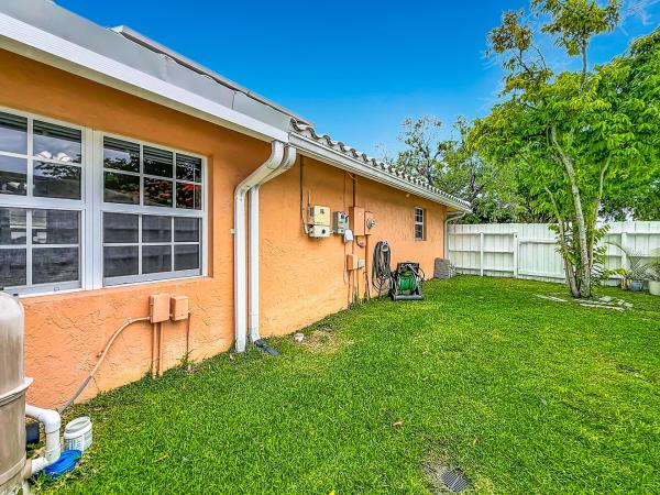 Plantation Hills, 851 E Plantation Cir, Plantation, Florida 33324, image 3