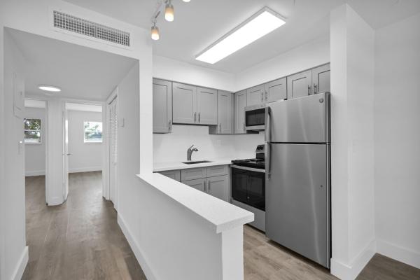 Azul At Kimberly Lake, 4051 NE 13th Ave #69-3, Oakland Park, Florida 33334, image 2