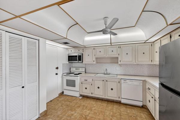 Fairways Riviera, 400 Diplomat Pkwy #612, Hallandale Beach, Florida 33009, image 2