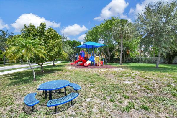 Lawrence Grove, 1059 Fairfax Cir W, Boynton Beach, Florida 33436, image 2