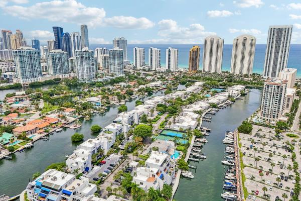 Poinciana Island Yacht & Racquet Club, 430 Poinciana Dr #1710, Sunny Isles Beach, Florida 33160, image 3