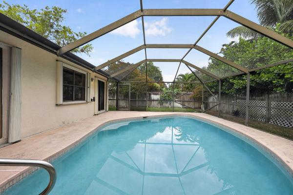 Sugar Pond Manor, 14798 Paddock Dr, Wellington, Florida 33414, image 2