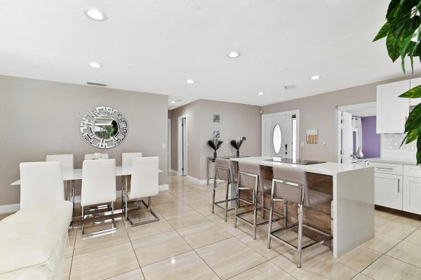 Palm Springs Village, 124 Davis Rd, Palm Springs, Florida 33461, image 2