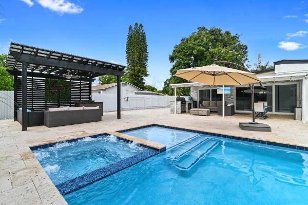 Palm Springs Village, 124 Davis Rd, Palm Springs, Florida 33461, image 3
