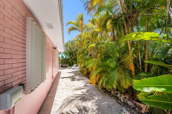 Linns, 247 SE 3rd Ave, Delray Beach, Florida 33483, image 1