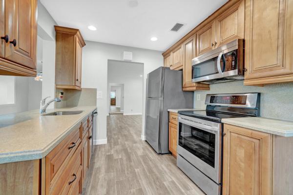 Palm Beach Leisureville, 714 SW 16th St, Boynton Beach, Florida 33426, image 2