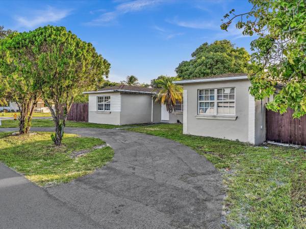 Hoppers Garden Tracts, 700 SW 5th Ct, Hallandale Beach, Florida 33009, image 1