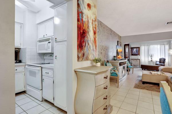 Venetian Park Gardens, 2131 NE 42nd Ct #210e, Lighthouse Point, Florida 33064, image 1