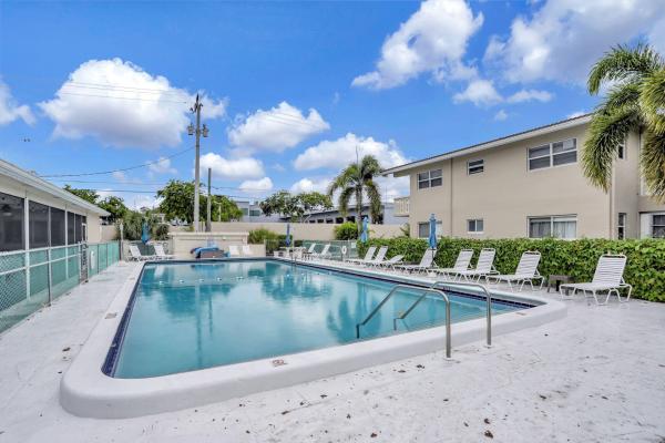Venetian Park Gardens, 2131 NE 42nd Ct #210E, Lighthouse Point, Florida 33064, image 2