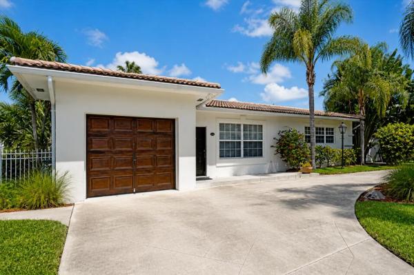 2031 Pleasant Dr, North Palm Beach, Florida 33408, image 1