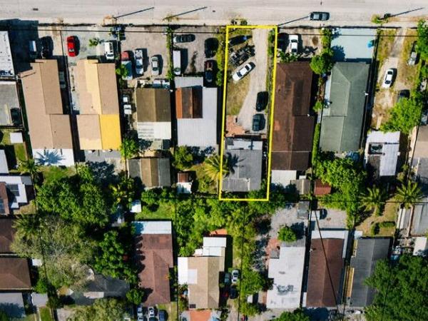 Featherstone Ridge, 1850 NW 35th St, Miami, Florida 33142, image 1