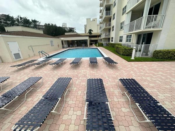 Le Chateau Royal, 3540 S Ocean Blvd #208, South Palm Beach, Florida 33480, image 2