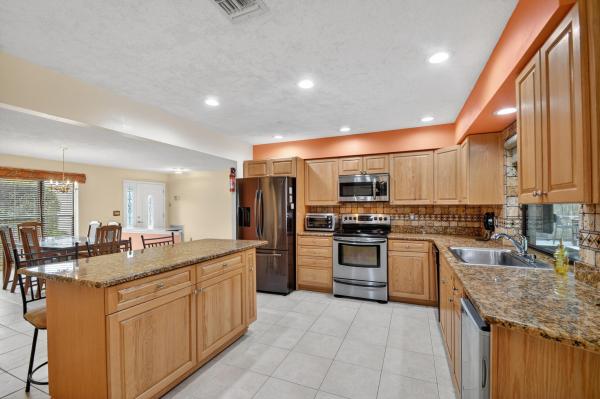 Sugar Pond Manor, 13606 Columbine Ave, Wellington, Florida 33414, image 2