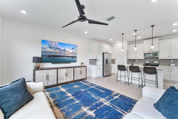 Veleiros At Crystal Lake, 1070 Veleiros Blvd, Deerfield Beach, Florida 33064, image 1