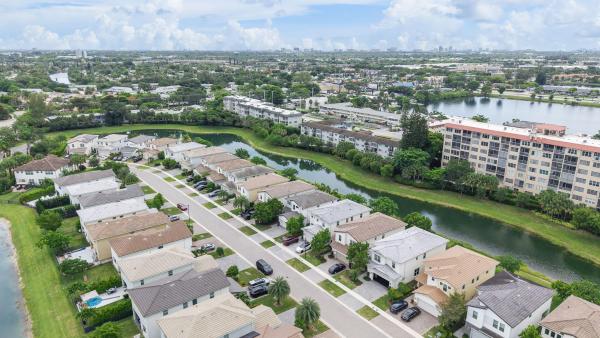 Veleiros At Crystal Lake, 1070 Veleiros Blvd, Deerfield Beach, Florida 33064, image 1