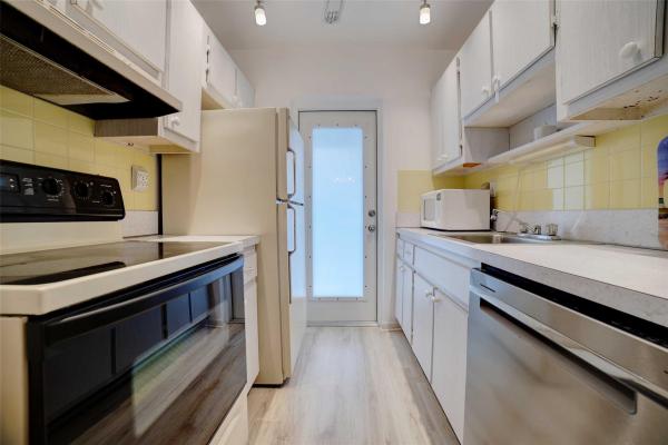 Leisureville Lake, 1801 Ocean Dr #201, Boynton Beach, Florida 33426, image 2
