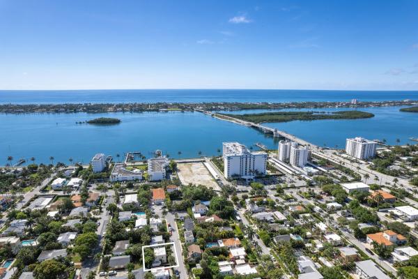 Estates Of South Palm Beach, 217 Lytton Ct, West Palm Beach, Florida 33405, image 1