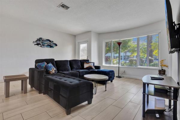 Pompano Shores, 2265 SE 12th St, Pompano Beach, Florida 33062, image 1