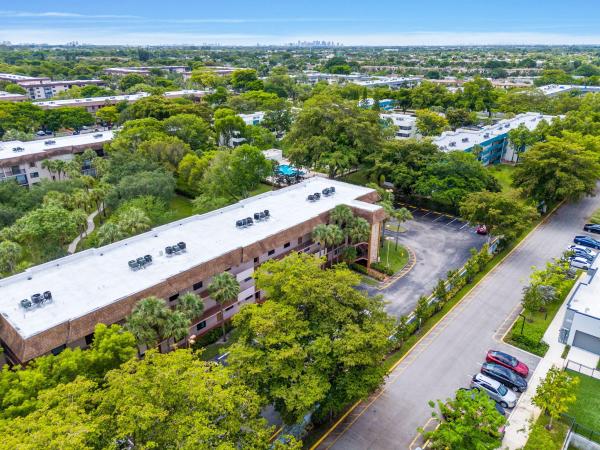 Lakes Of Carriage Hills, 6095 N Sabal Palm Blvd #207, Tamarac, Florida 33319, image 1
