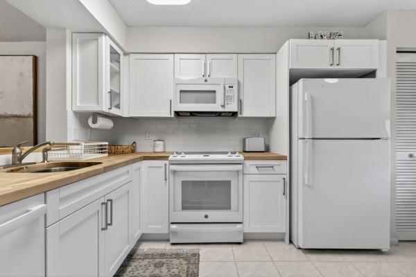 Huntington Pointe, 6093 Pointe Regal Cir #206, Delray Beach, Florida 33484, image 1
