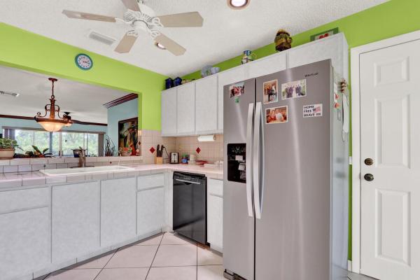 7156 Pine Bluff Dr, Lake Worth, Florida 33467, image 2