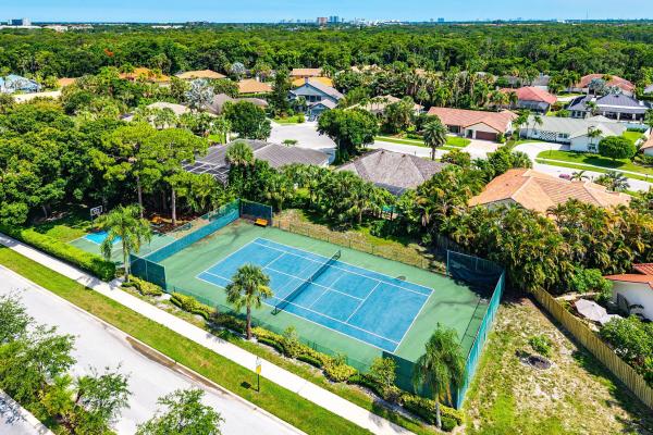 Frenchmen's Landing, 2707 Biarritz Dr, Palm Beach Gardens, Florida 33410, image 2