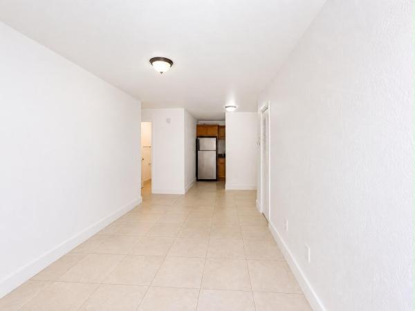 990 NW 1st St #1, Miami, Florida 33128, image 1