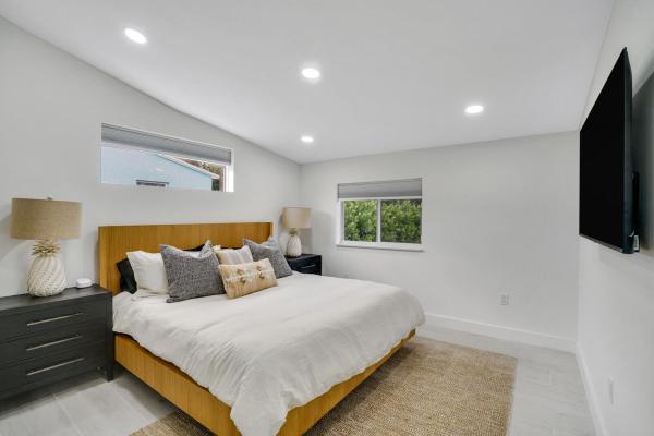 Homewood, 340 Summa St, West Palm Beach, Florida 33405, image 3