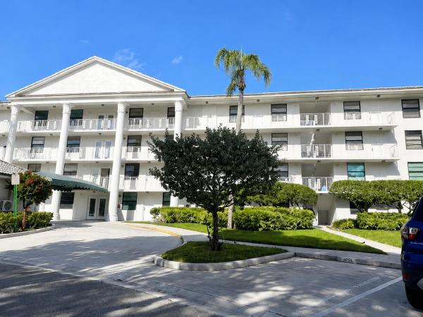 Whitehall, 3516 Whitehall Dr #105, West Palm Beach, Florida 33401, image 1