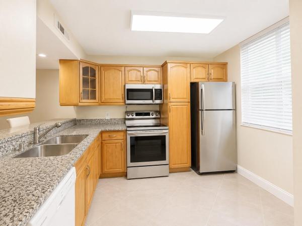 Whitehall, 3516 Whitehall Dr #105, West Palm Beach, Florida 33401, image 3