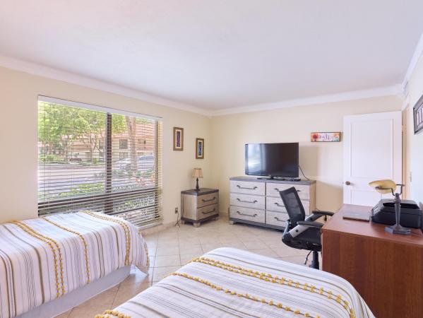 Golf Villas, 563 Brackenwood Pl, Palm Beach Gardens, Florida 33418, image 1