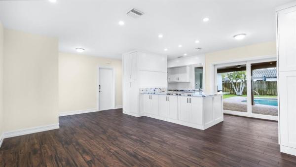 Boca Raton Square, 1041 SW 4th St, Boca Raton, Florida 33486, image 2