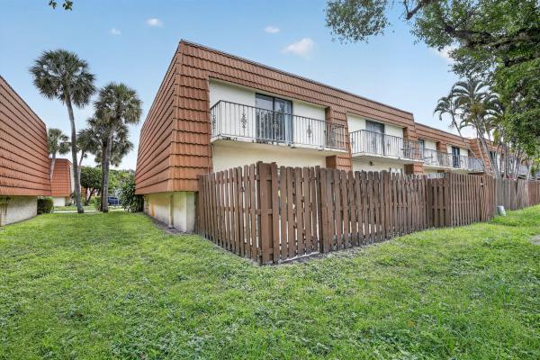 Chateaulaine, 11556 NW 1st St, Plantation, Florida 33325, image 2