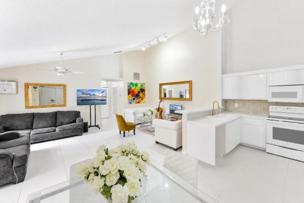 Westchester Townhouses, 4353 Woodstock Dr #A, West Palm Beach, Florida 33409, image 3