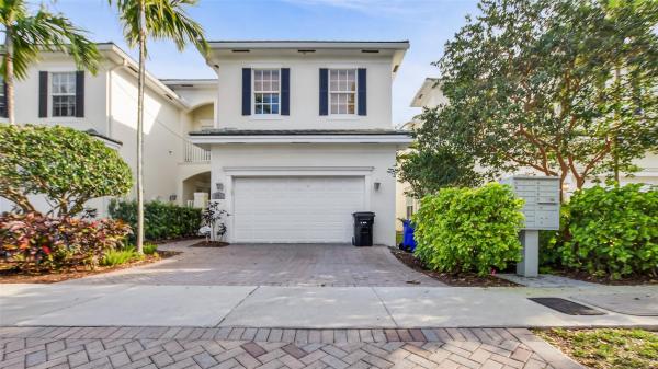 Jamestown Square, 1750 NE 12th St, Fort Lauderdale, Florida 33304, image 1