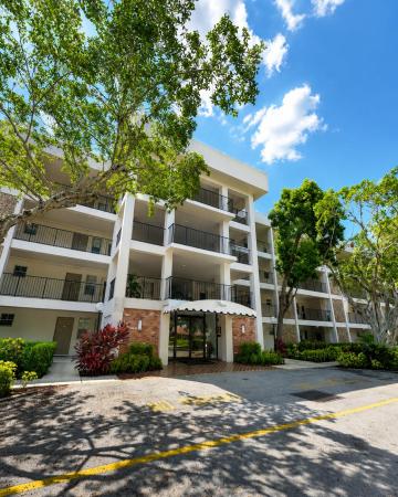 Palm-Aire Country Club 1, 2900 N Palm Aire Dr #307, Pompano Beach, Florida 33069, image 2