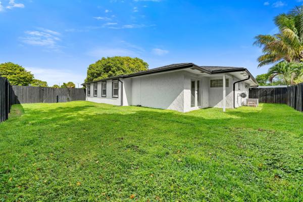 Palm Beach Colony, 908 Hibiscus Dr, Royal Palm Beach, Florida 33411, image 2