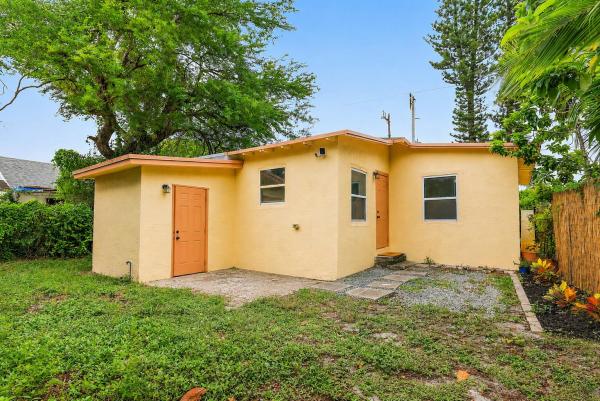 Northwood Pines, 3207 Pinewood Ave, West Palm Beach, Florida 33407, image 3