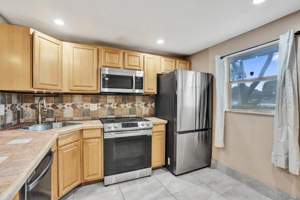 Sands Point, 8301 Sands Point Blvd #102S, Tamarac, Florida 33321, image 3